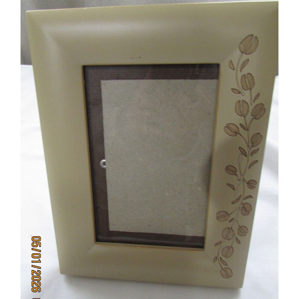 Vintage Rare woods frame 2000 Thailand 5x7 flowers neutral color